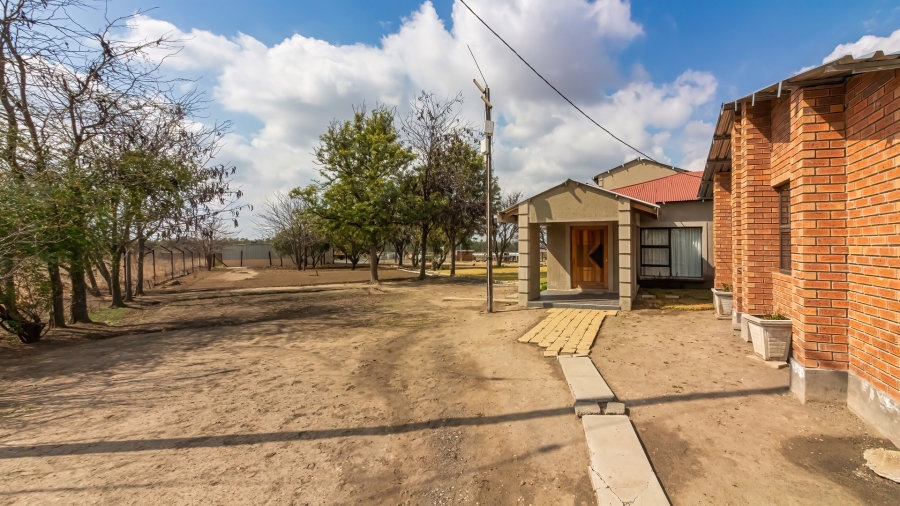 3 Bedroom Property for Sale in Kroonstad Rural Free State
